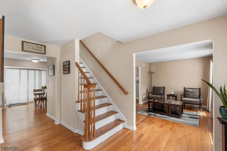 Property listing MLS 4044588 photo 3