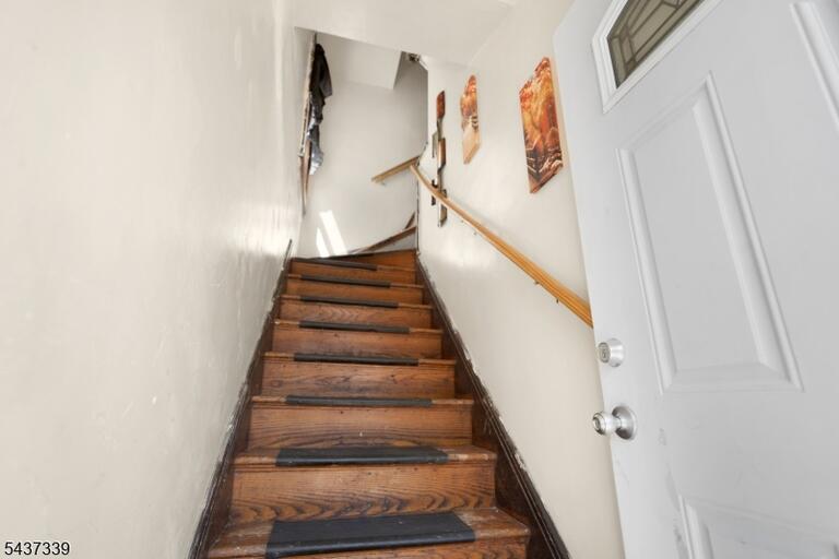 Property listing MLS 4044684 photo 15