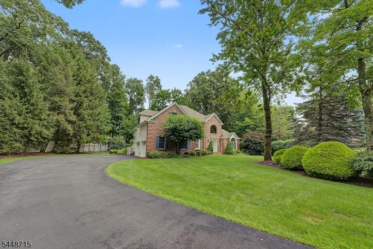 Property listing MLS 4044765 photo 1