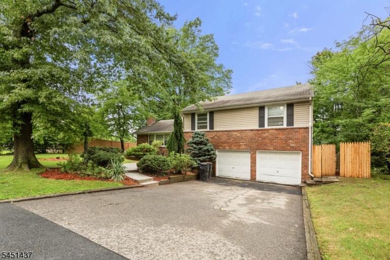 Property listing MLS 4044769 photo 2