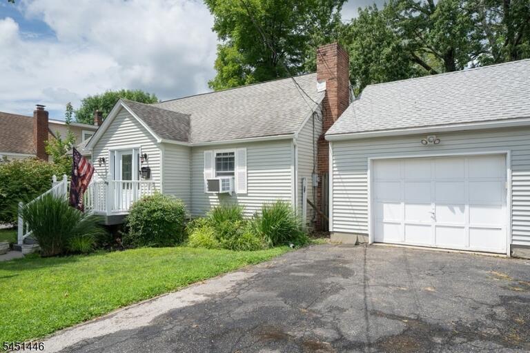 Property listing MLS 4044938 photo 2