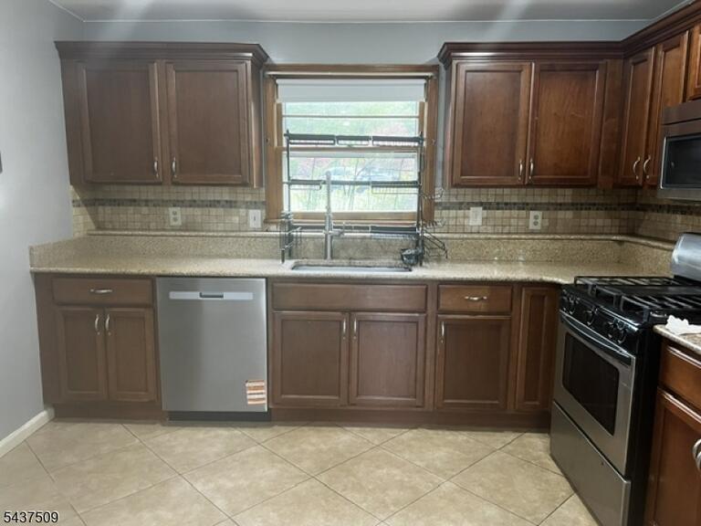 Property listing MLS 4044962 photo 4