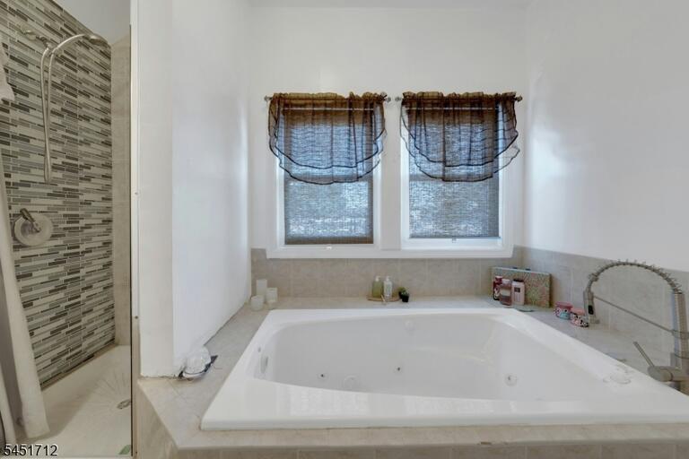 Property listing MLS 4045002 photo 23