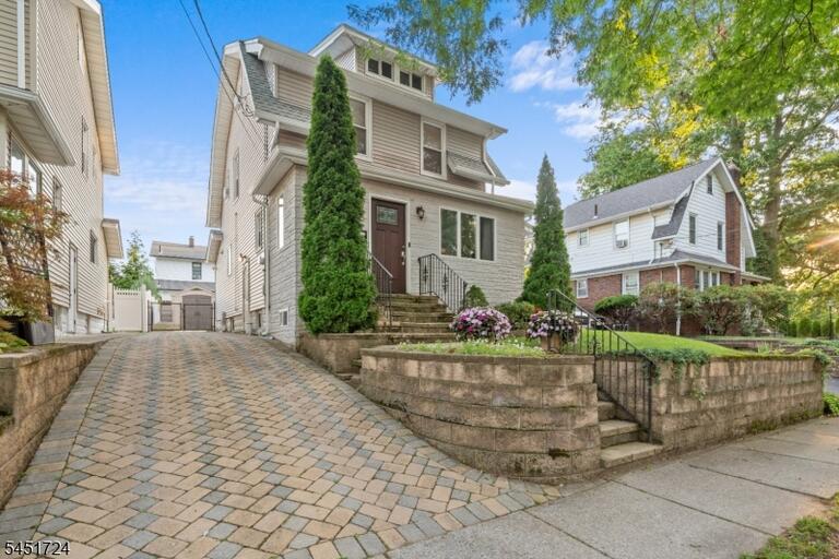 Property listing MLS 4045023 photo 2