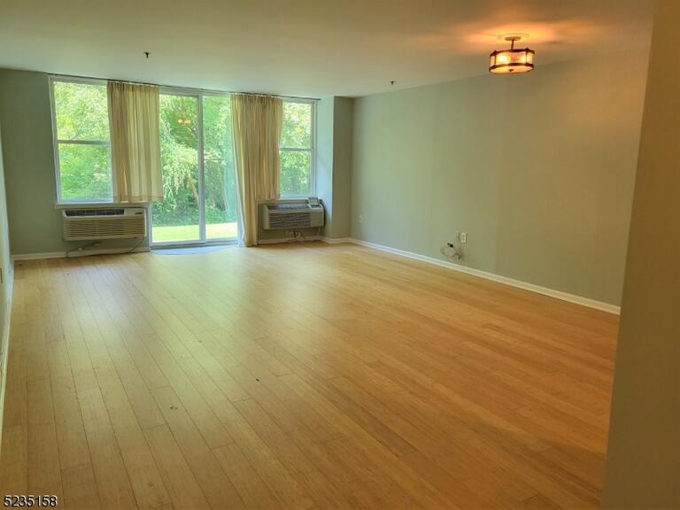Property listing MLS 4045122 photo 3