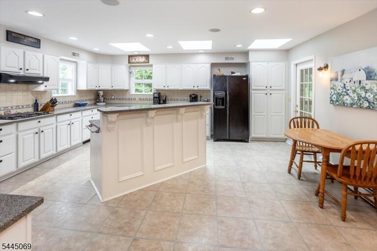 Property listing MLS 4045202 photo 9