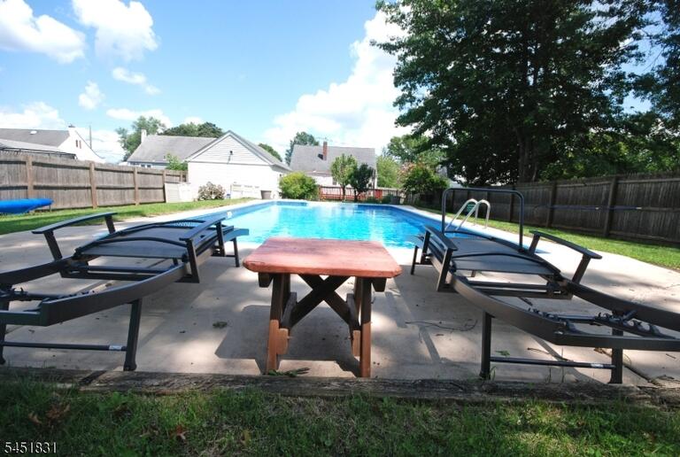Property listing MLS 4045292 photo 31