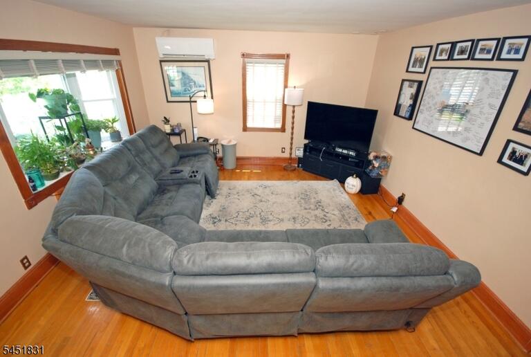Property listing MLS 4045292 photo 4