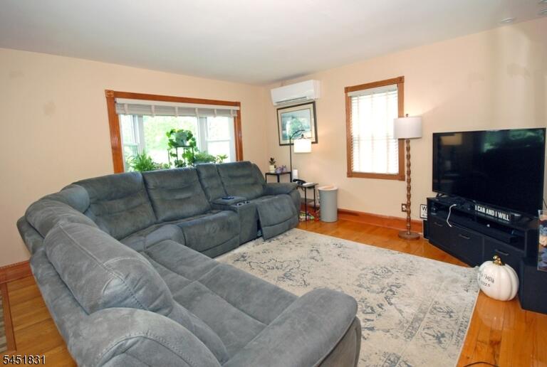 Property listing MLS 4045292 photo 5