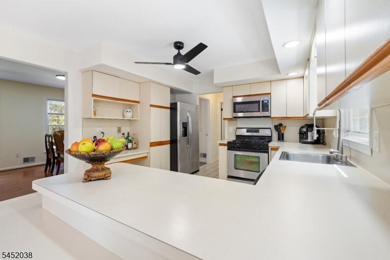 Property listing MLS 4045317 photo 9