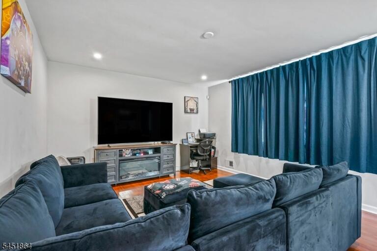 Property listing MLS 4045653 photo 2