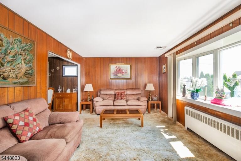 Property listing MLS 4045704 photo 2