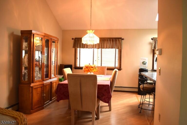 Property listing MLS 4045722 photo 2