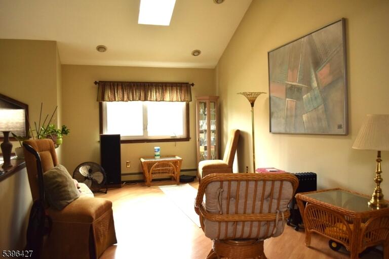 Property listing MLS 4045722 photo 4
