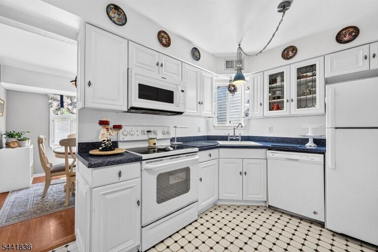 Property listing MLS 4045832 photo 3