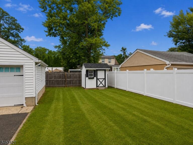 Property listing MLS 4045876 photo 21