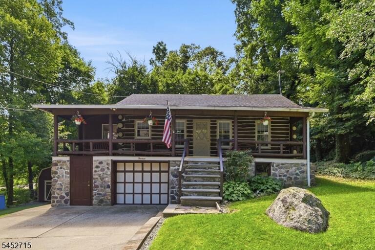 Property listing MLS 4045960 photo 2