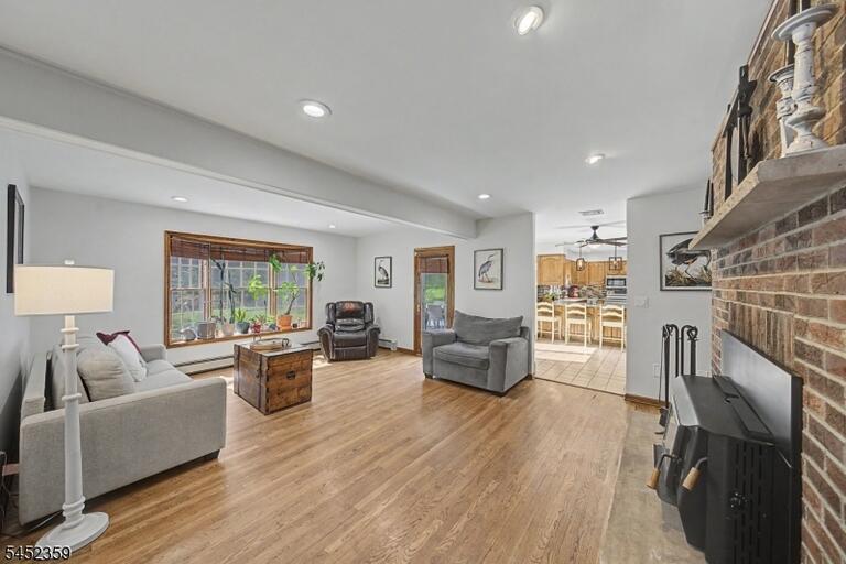 Property listing MLS 4046100 photo 10