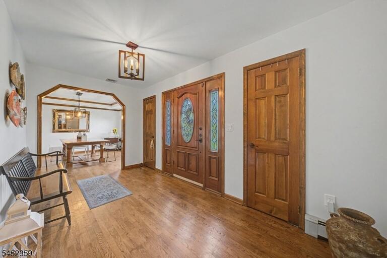 Property listing MLS 4046100 photo 5