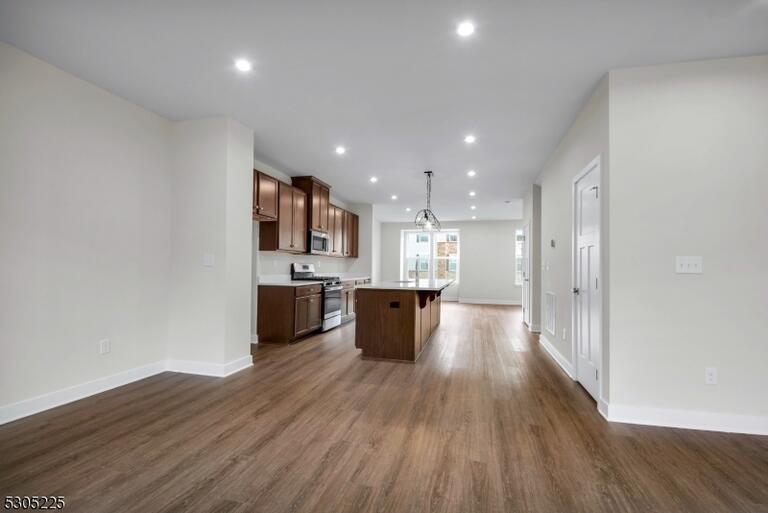 Property listing MLS 4046131 photo 3