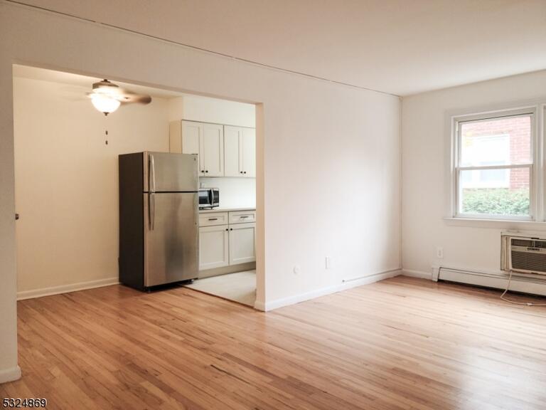 Property listing MLS 4046134 photo 3