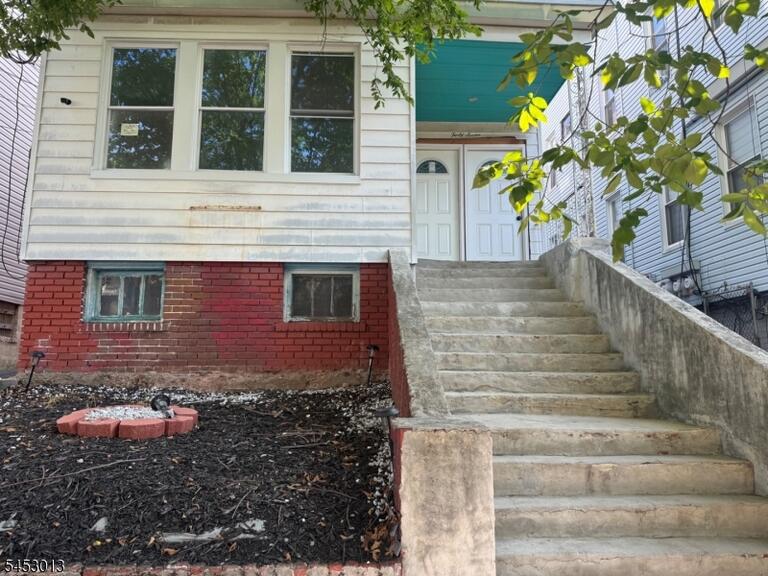 Property listing MLS 4046138 photo 1