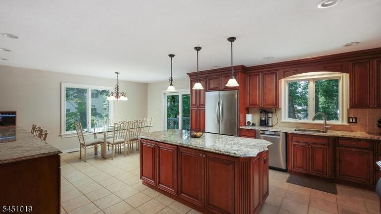 Property listing MLS 4046184 photo 17