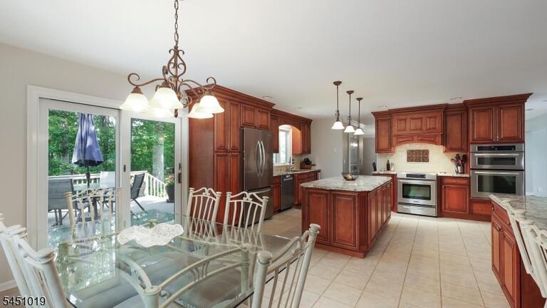 Property listing MLS 4046184 photo 18