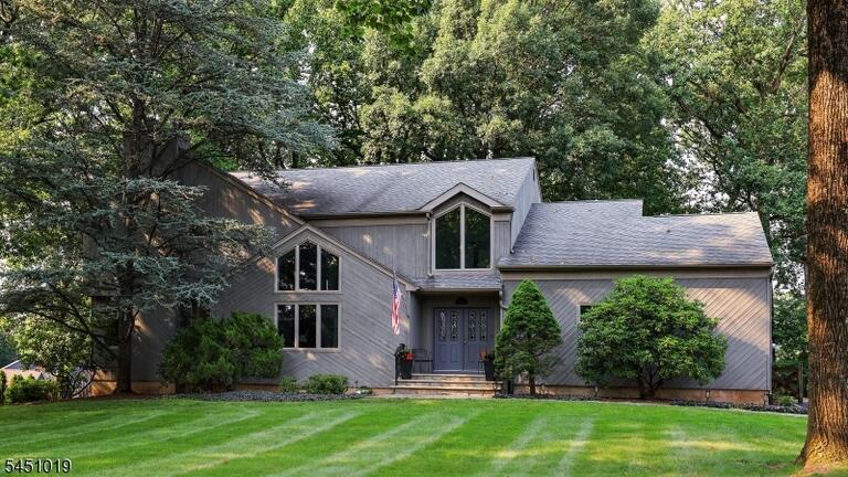 Property listing MLS 4046184 photo 3