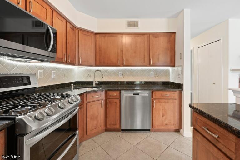 Property listing MLS 4046197 photo 11