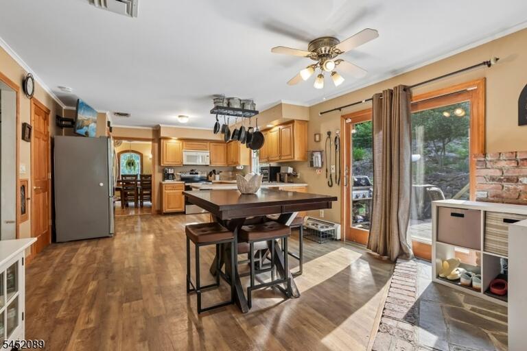 Property listing MLS 4046202 photo 12