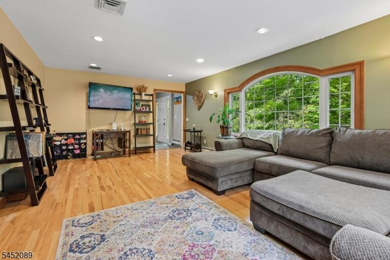 Property listing MLS 4046202 photo 5