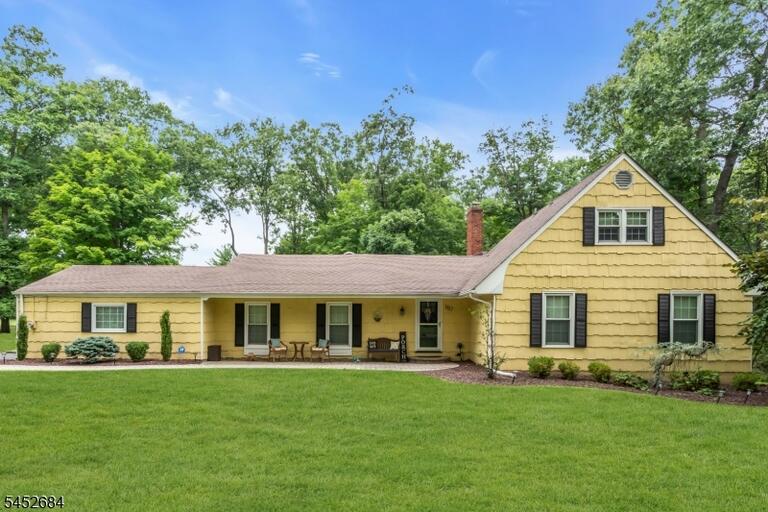 Property listing MLS 4046327 photo 2