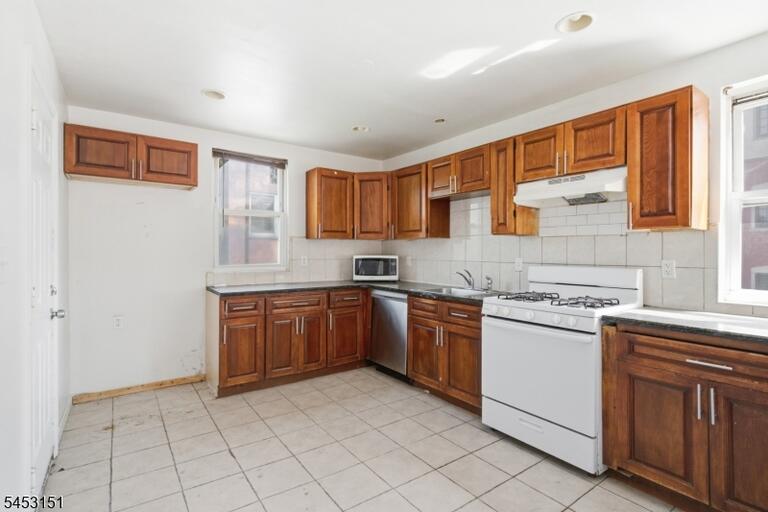 Property listing MLS 4046339 photo 38