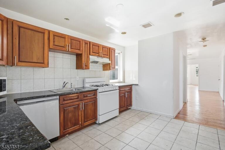 Property listing MLS 4046339 photo 39