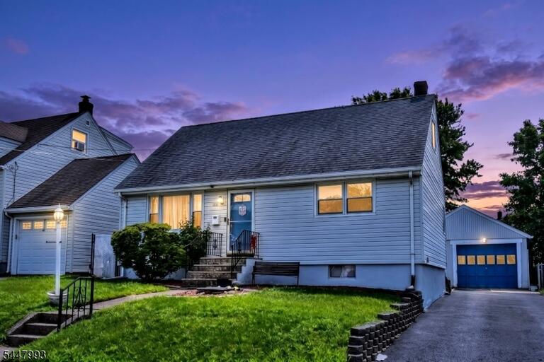 Property listing MLS 4046348 photo 2