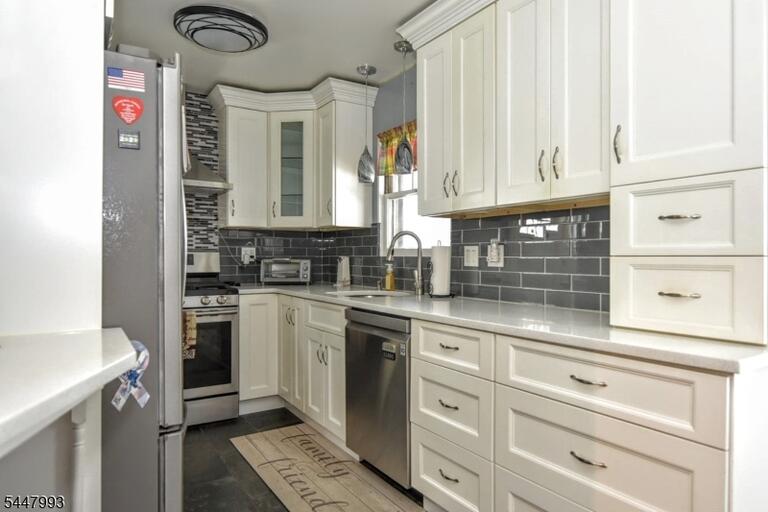 Property listing MLS 4046348 photo 6