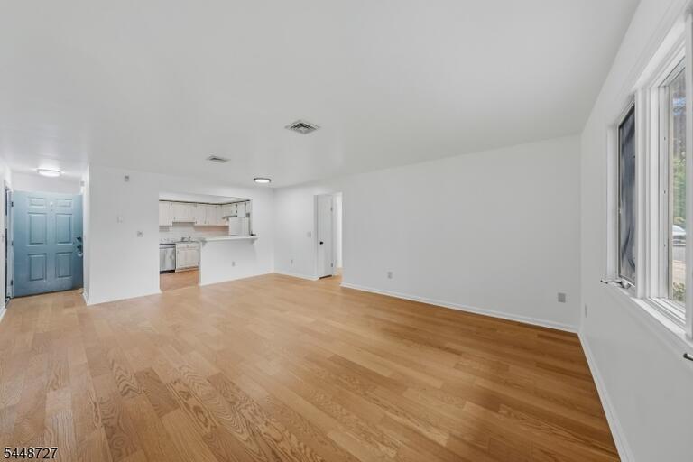 Property listing MLS 4046367 photo 3