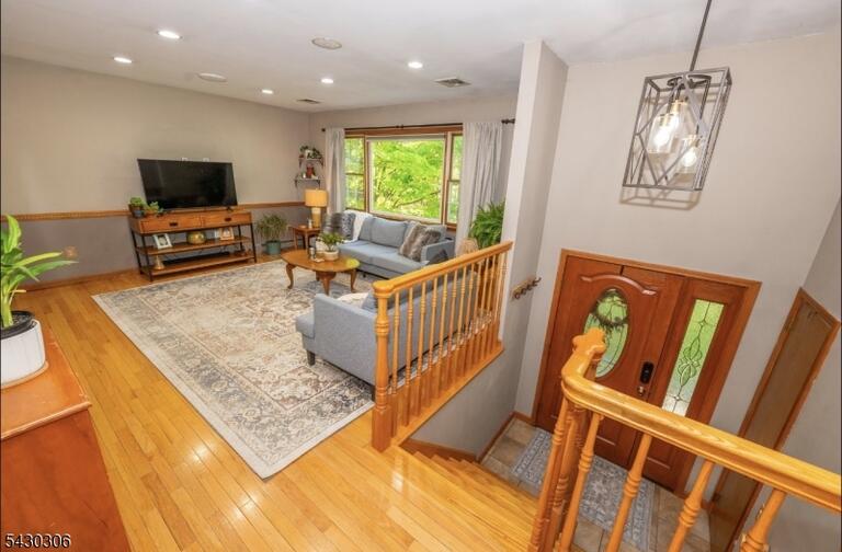 Property listing MLS 4046387 photo 9