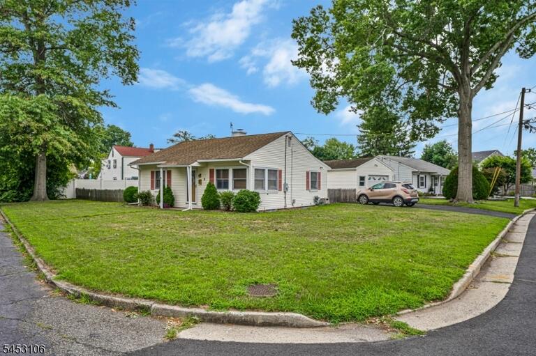 Property listing MLS 4046477 photo 4