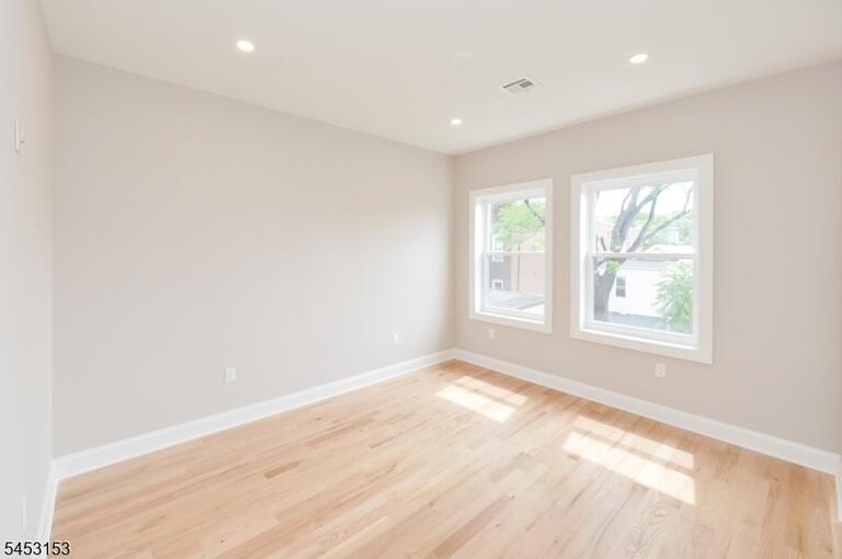 Property listing MLS 4046598 photo 4