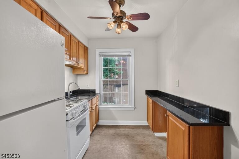 Property listing MLS 4046620 photo 2