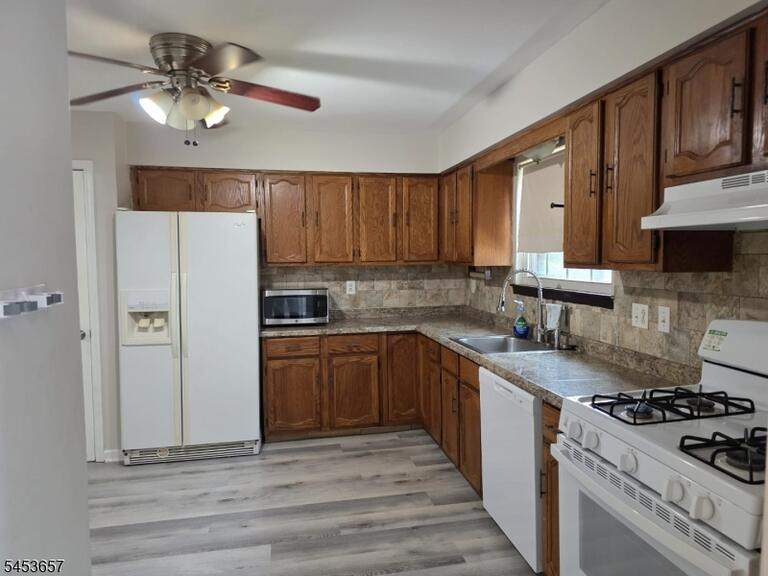 Property listing MLS 4046718 photo 3