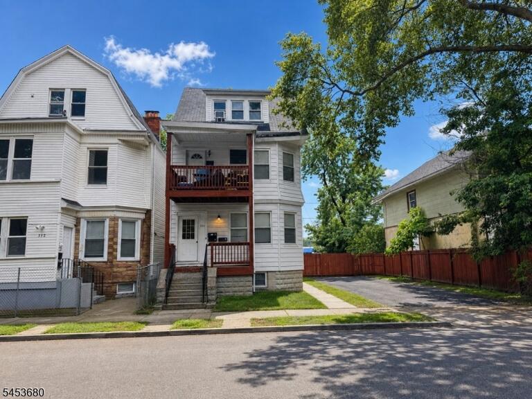 Property listing MLS 4046802 photo 2