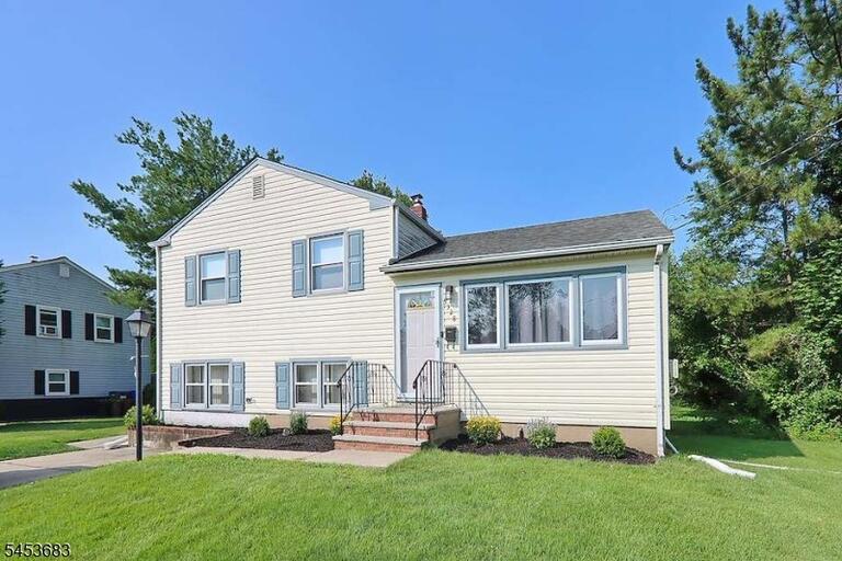 Property listing MLS 4046857 photo 1