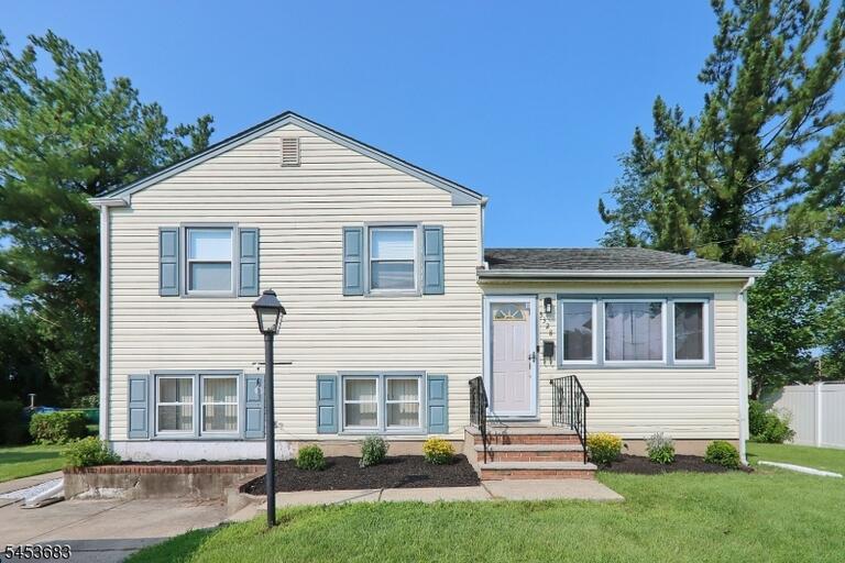 Property listing MLS 4046857 photo 2