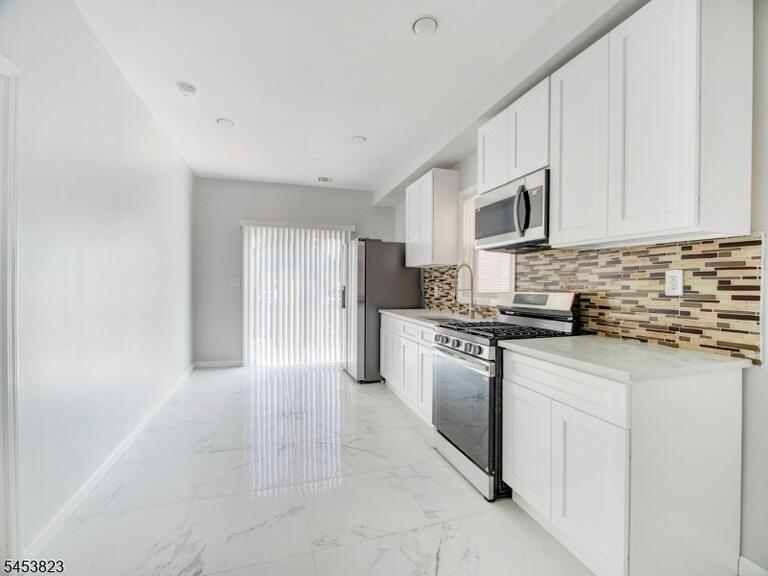Property listing MLS 4046861 photo 5