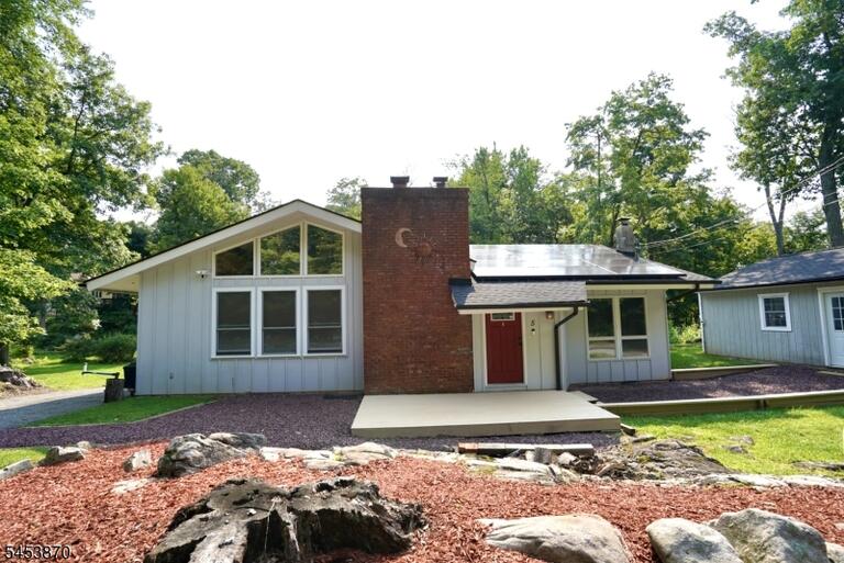 Property listing MLS 4046911 photo 2