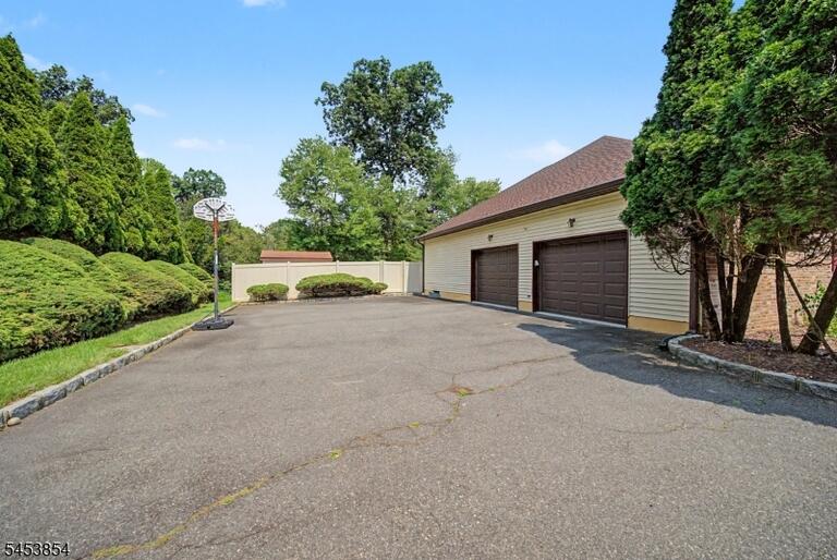 Property listing MLS 4046920 photo 4