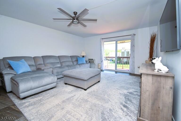 Property listing MLS 4047059 photo 2